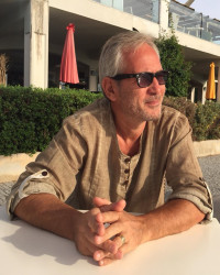 İsmail Baştuğ kimdir?