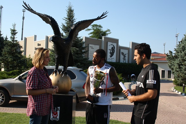 Yılın futbolcusu ve ulusal basın haberleri