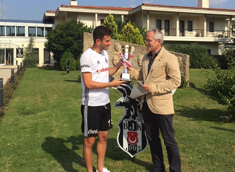 Yılın futbolcusu ve ulusal basın haberleri