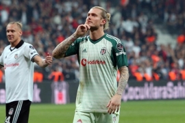 Açılın şampiyon geliyor