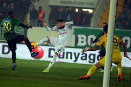 Beşiktaş ikinci yarıya galibiyetle başladı