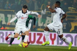 Beşiktaş ikinci yarıya galibiyetle başladı