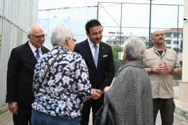 ÖZEL HABER: Genç başkanın yoğun günü! Kızlarıyla oy kullandı. Seçimler için vatandaşa yardımcı oldu. Anneler Gününü kutladı!