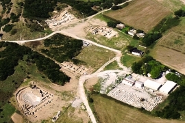 Parion Antik Kenti ve ihtişamının simgesi Roma Tiyatrosu