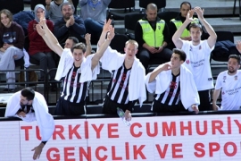 Kartallar yarı finalde