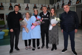 Antrenmandan önce kadınlar günü kutlaması