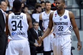 Kartal evinde kazandı