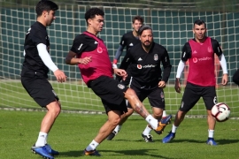 Kartal, ara vermeden çalışıyor