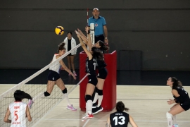 Kadın Voleybol Takımı - İstanbul Bş. Bld.: 1-3
