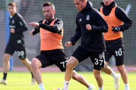 Mirin, takımla ilk antrenmanında