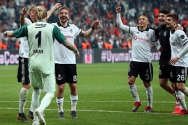 Açılın şampiyon geliyor