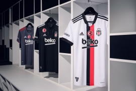 Beşiktaş'ın 2021-2022 sezonu formaları Boğaz’da teknede tanıtıldı