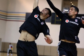 Kartallar yuvaya dönüyor