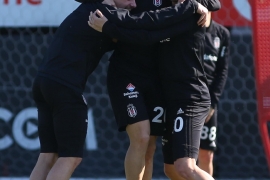 Antrenmandan önce kadınlar günü kutlaması