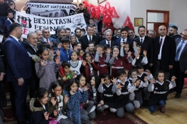 Beşiktaş'tan çocuklara 800 forma hediye