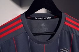 Beşiktaş'ın 2021-2022 sezonu formaları Boğaz’da teknede tanıtıldı