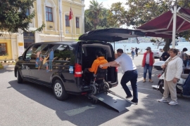 ÖZEL HABER: Genç başkanın yoğun günü! Kızlarıyla oy kullandı. Seçimler için vatandaşa yardımcı oldu. Anneler Gününü kutladı!