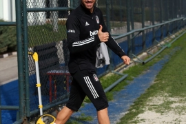 Yıllar sonra yeniden siyah-beyazlı forma ile idmanda