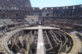 Roma tiyatrosunda munera, venatio, naumachia gösterileri ve Türkiye'deki örneklerinden Parion Tiyatrosu
