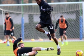 Mirin, takımla ilk antrenmanında