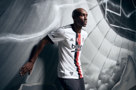 Beşiktaş'ın 2021-2022 sezonu formaları Boğaz’da teknede tanıtıldı