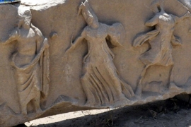 Parion Antik Kenti ve ihtişamının simgesi Roma Tiyatrosu