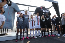 Beşiktaş'ın 2021-2022 sezonu formaları Boğaz’da teknede tanıtıldı