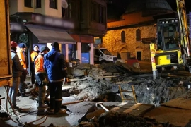 Ortaköy’de isale hattı patladı, trafik durdu