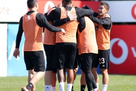 Antrenmandan önce kadınlar günü kutlaması