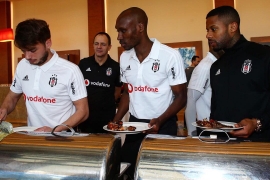 Kartallar barbekü partisinde