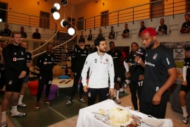 Antrenmandan önce kutlama