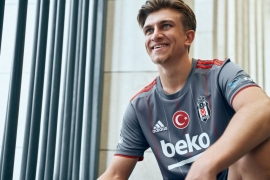 Beşiktaş'ın 2021-2022 sezonu formaları Boğaz’da teknede tanıtıldı