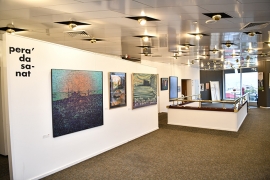 Boğaziçi Üniversitesi öğrencilerine umut olan Haller I Hayaller: Uyumsuz Zamanlarda Dirençlik Sergisinin açılışında eserlere büyük ilgi