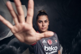 Beşiktaş'ın 2021-2022 sezonu formaları Boğaz’da teknede tanıtıldı