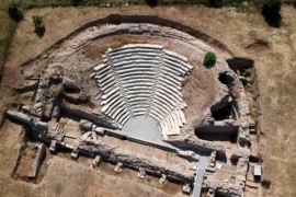 Parion Antik Kenti ve ihtişamının simgesi Roma Tiyatrosu
