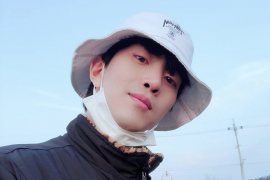 Rock Daily는 그의 새 프로젝트 LAYOR와 함께 돌아옵니다