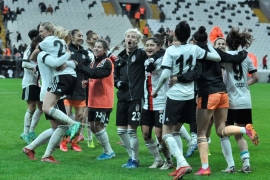 Türkiye Kadın Futbol Tarihinin ilk derbisinin galibi Kartaliçeler!