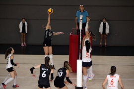 Kadın Voleybol Takımı - İstanbul Bş. Bld.: 1-3