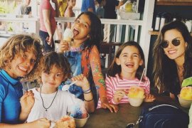 Kimonosu ile plajda büyüledi