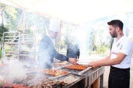 Kartallar barbekü partisinde