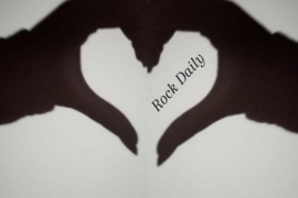 Türk hayranlardan sürpriz etkinlik! Rock Daily'nin doğum günü kutlandı