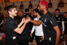 Antrenmandan önce kutlama