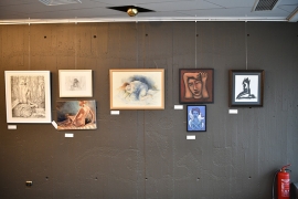 Boğaziçi Üniversitesi öğrencilerine umut olan Haller I Hayaller: Uyumsuz Zamanlarda Dirençlik Sergisinin açılışında eserlere büyük ilgi