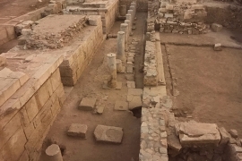 Roma tiyatrosunda munera, venatio, naumachia gösterileri ve Türkiye'deki örneklerinden Parion Tiyatrosu