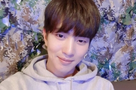 Rock Daily는 그의 새 프로젝트 LAYOR와 함께 돌아옵니다