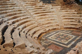 Parion Antik Kenti ve ihtişamının simgesi Roma Tiyatrosu