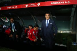 Dev maçta insanlık ayıbı.İşte o anlar