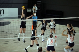 Kadın Voleybol Takımı - İstanbul Bş. Bld.: 1-3