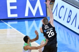 Kartallar yarı finalde