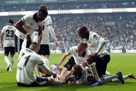 Açılın şampiyon geliyor